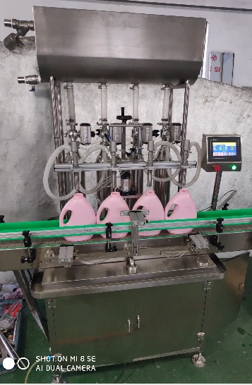 L'intera macchina di riempimento della linea di produzione